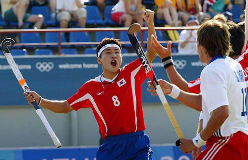 Korea's Kim Jung Chul celebrates his score against Great Britain during their 2004 Olympic Games field hockey match in Athens, Tuesday, August 17. Korea won 3-2.  AP/PTI photo