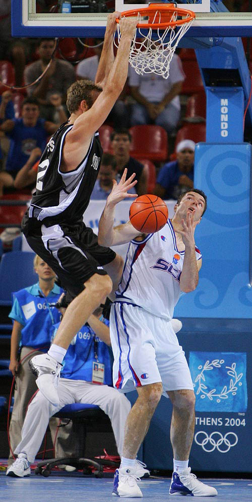 New Zealand's Sean Marks (left) scores the game winning basket as Serbia and Montenegro's Dejan Tomasevic attempts to block him towards the end of their preliminary basketball game at the Athens 2004 Olympic Games on August 19.