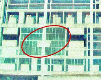 The windows of the Secretariat building were not covered with glass in the original design.