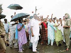 Residents of Dadumajra block the Dhanas-Chandigarh road