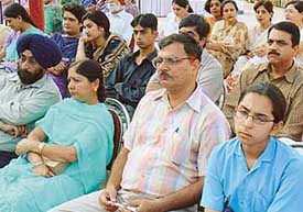Voters at an informal meeting with a DAV candidate for the Panjab University Senate elections at DAV Senior Secondary School, Sector 8