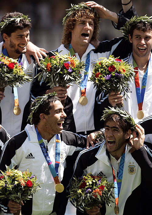 Members of the Argentine soccer team celebrate after the medal ceremony at the Athens 2004 Olympic Games 