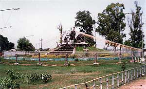 The statue of Bhai Kanhaiya who founded the Sewa Panthi Mission tied with ropes
