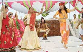 Girls perform “Raaslila” at the concluding function on Rudhra Abhishek at Sanatan Dharam Mandir, Sector 45, Chandigarh