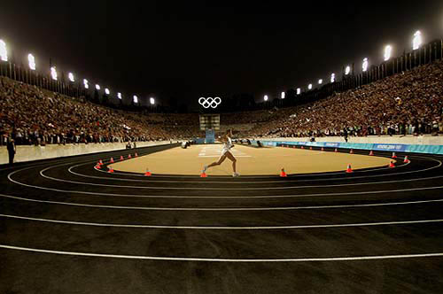 THE LAST RACE: Italy's Stefano Baldini runs the last lap in the Panathinaiko Stadium in the men's marathon at the Athens 2004 Olympic Games August 29, 2004. Baldini won the race in a time of two hours, 10 minutes and 54 seconds. REUTERS/Yannis Behrakis