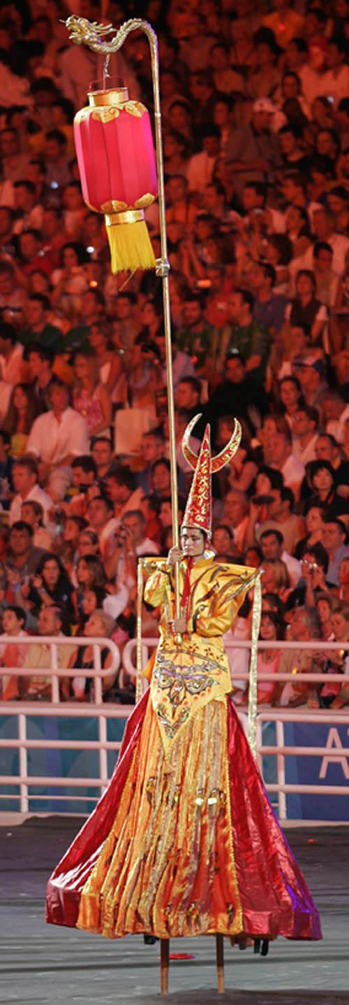 Chinese performer takes part in the closing ceremony of the Athens 2004 Olympic Games August 29, 2004. The next Olympic Games will be held in Beijing in 2008. REUTERS/Mike Blake