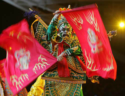 Chinese actors perform during the closing ceremony of the Athens 2004 Olympic Games August 29, 2004. The next summer Olympic Games will be held in Beijing in 2008. REUTERS/Adrees Latif