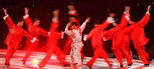 Chinese performers take part in the closing ceremony of the Athens 2004 Olympic Games August 29, 2004. The next Olympic Games will be held in Beijing in 2008. REUTERS/Arko Datta