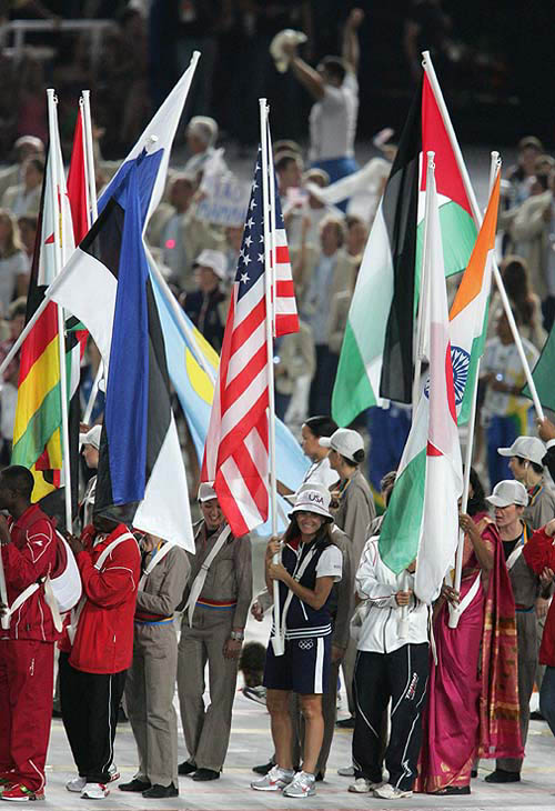 Mia Hamm (C) of the U.S. holds her national flag during the closing ceremony of the Athens 2004 Olympic Games August 29, 2004. The next summer Olympic Games will be held in Beijing in 2008. REUTERS/Lucy Nicholson