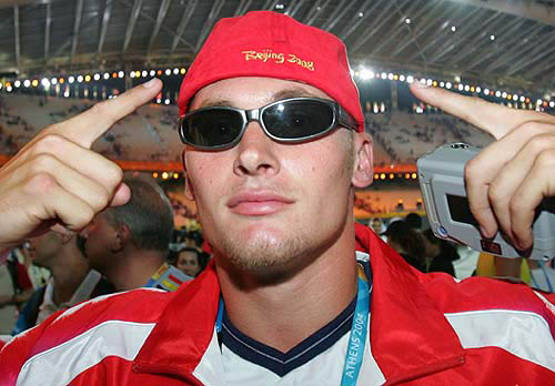 U.S. athlete Paul Terek wears a Beijing 2008 hat during the closing ceremony of the Athens 2004 Olympic Games August 29, 2004. The next summer Olympic Games will be held in Beijing in 2008. REUTERS/Adrees Latif