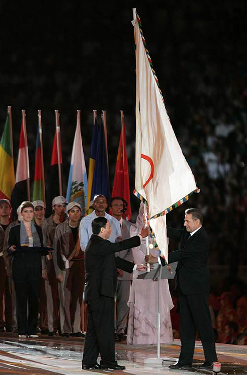 President of the International Olympic Committee Jacques Rogge (R) hands the Olympic flag to the Mayor of Beijing Wang Qishan during the closing ceremony of the Athens 2004 Olympic Games August 29, 2004. The next summer Olympic Games will be held in Beijing in 2008. REUTERS/Mike Blake