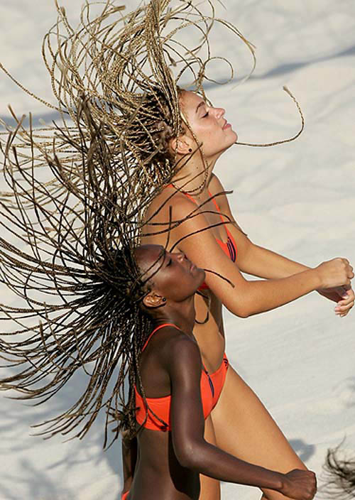 Dancers entertain spectators during men's round of 16 beach volleyball event at the Athens 2004 Olympic Games on August 20.