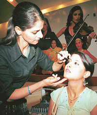 Makeup artist Vinita Kahol gives a demonstration at Mountview, Sector 10, Chandigarh, on Tuesday. 