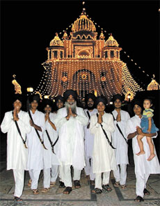 Gurdwara Rakab Ganj lights up to celebrate the 400th Prakash Utsav of Sri Guru Granth Sahibji, in the Capital on Tuesday