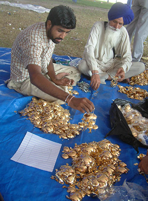 Employees of Sri Guru Ram Dass Dental College preparing "kaliras"