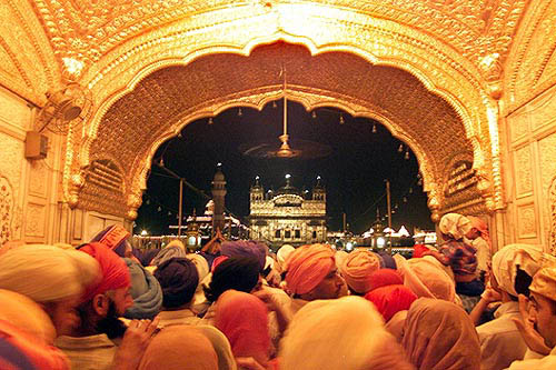 Sikhs throng the Golden Temple