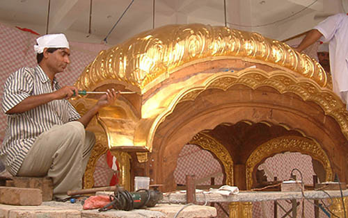 The biggest palanquin weighing 10 quintal, including 14 kg gold, is given final touches