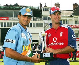 Indian captain Sourav Ganguly and his English counterpart Michael Vaughan hold the Nat-West Challenge Trophy in Nottingham on Tuesday