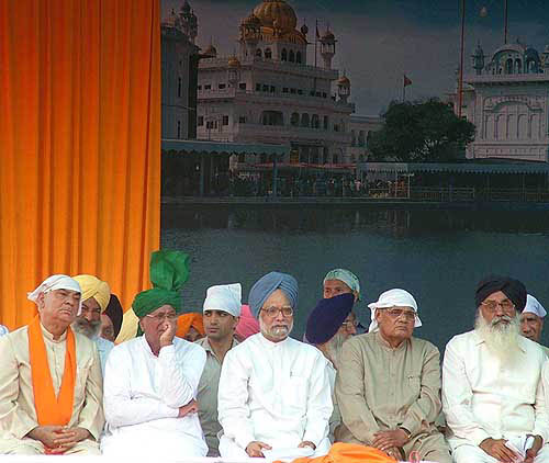 Prime Minister Manmohan Singh, former Prime Minister Atal Bihari Vajpayee, Rajasthan Governor