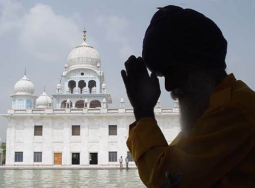 A devotee paying obeisance at Manji Sahab gurdwara
