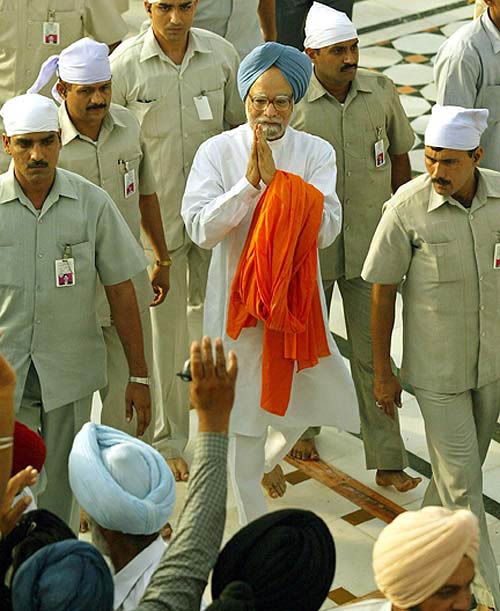 Prime Minister Manmohan Singh greets devotees