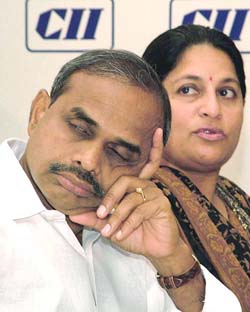 Andhra Pradesh Chief Minister Dr Y. S. Rajashekara Reddy with Shobana Kamineni, chairperson CII southern region,  at the 'Suminfra 2004 Summit'  on "sustainable PPP in infrastructure" in Bangalore