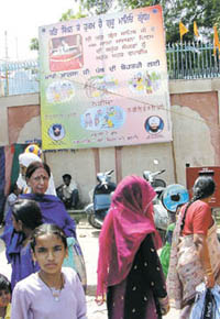 Signboards urging the Sikh community to live according to the teachings of the Sikh Gurus have been put up in gurdwaras as part of the ongoing Parkash Utsav celebration to mark the 400th year of the installation of the Holy Guru Granth Sahib Ji