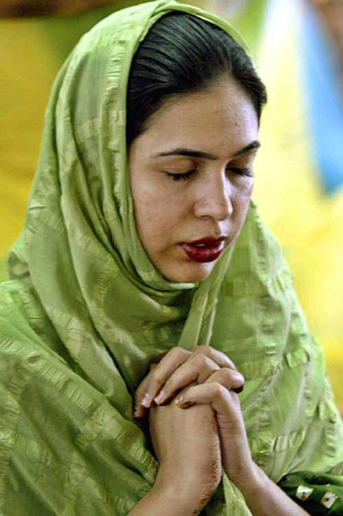A devoted soul prays before the holy book inside a gurdwara in Bhopal on September 1 in view of the quadricentennial celebrations that are on in Amritsar. 