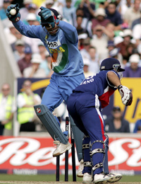 Rahul Dravid celebrates after catching England's Michael Vaughan for four runs in the second ODI at The Oval 