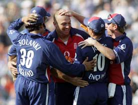 Englands Alex Wharf celebrates with Vikram Solanki, Geraint Jones  and Paul Collingwood after dismissing Rahul Dravid