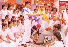 Students of Lal Bahadur Shastri Senior Secondary School wash feet of a teacher on Teachers Day function