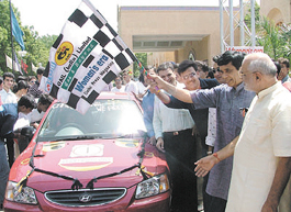 Union Minister Oscar Fernandes flagging off the 4th Family Car Rally at Tivoli Garden in the Capital on Sunday.
