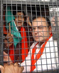BJP leaders Sushma Swaraj and Arun Jaitley inside a police van after they courted arrest on the fifth day of the BJPs week-long satyagraha in Bangalore on Sunday, demanding the withdrawal of cases against Uma Bharti. 