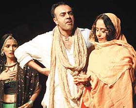 Rajit Kapoor flanked by Ila Arun and Rajeshwari during a play 'Jameela Bai Kalaali' directed by K.K. Raina staged at Tagore Theatre in Chandigarh