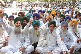 Farmers from Punjab under the banner of Bharti Kisan Union participate in a rally at Parliament Street in New Delhi