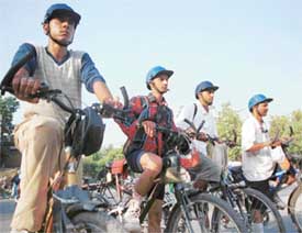 Team members of mountain cycling expedition from Tenzing Norgay Adventure Camp, Nehru Yuva Kendra