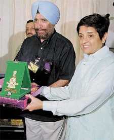 Director-General of ITBP Kanwaljit Singh felicitating Dr Kiran Bedi, Head, United Nations CIVPOL, in the Capital on Wednesday. 