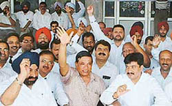 Lawyers in Ludhiana stage a demonstration on Wednesday to express solidarity with their counterparts in Lucknow