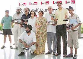 Winners of the SJOBA Golf Tournament  2004 played at Panchkula Golf Course