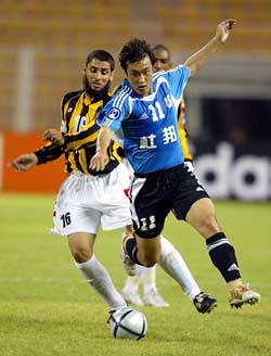 Al-Zahanani of Saudi Arabia's Al Ittihad and Yan Song of Chinas Dalian Shide fight for the ball