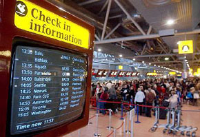 The British Airways is to cancel almost 1,000 flights out of Heathrow airport in the next three months to ease the congestion