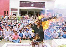 Students of Guru Nanak Dev Engineering College, Ludhiana, burn an effigy of the teacher who had allegedly slapped a student on Tuesday. 