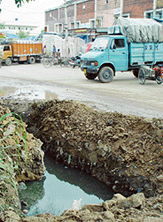 Work on a sewerage pit, which began a few months back, in Grain Market, Sector 26, Chandigarh, has been left suspended. 