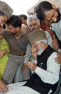 APHC chairman Syed Ali Shah Geelani mourns the death of his political secretary Peer Hissamuddin