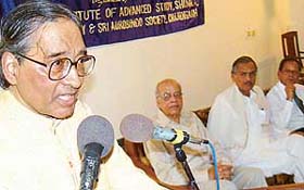 Prof D.P. Chattopadhyaya, Chairman, Centre for Studies in Civilisation, New Delhi, speaks at a seminar on "Sri Aurobindos vision of the future of humanity" at Panjab University in Chandigarh