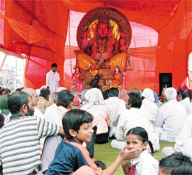 Devotees offer puja to the image of Lord Ganesha in Ludhiana