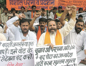 Activists of Shiv Sena, Delhi Pradesh, demonstrating against the violation of model code of conduct on POTA by the Central Government, at Jantar Mantar in the Capital on Sunday.