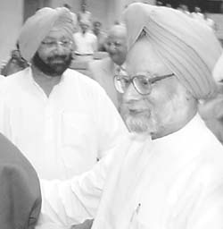 Dr Manmohan Singh and Capt Amarinder Singh at the conference of Chief Justices and Chief Ministers in Delhi