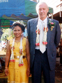 British hostage Kenneth Bigley (62), threatened with execution by captors in Iraq, poses with his Thai wife Sombat during their wedding ceremony in a family photo taken in 1998 in Thailand. Sombat issued a tearful plea for his life on Thursday. 
