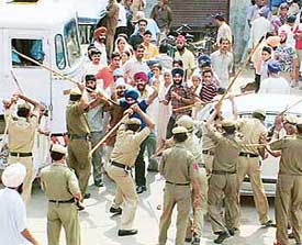 The police lathicharges residents of Mahesh Nagar on the Ambala-Jagadhari national highway